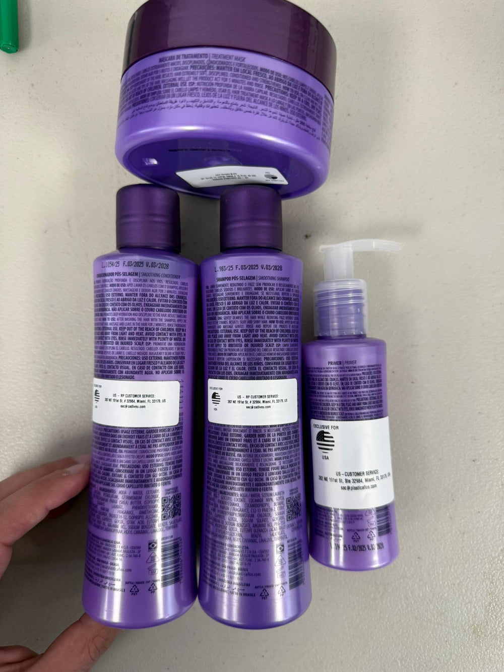 CADIVEU Plastica Dos Fios conditioner tube provides silky softness and moisture.