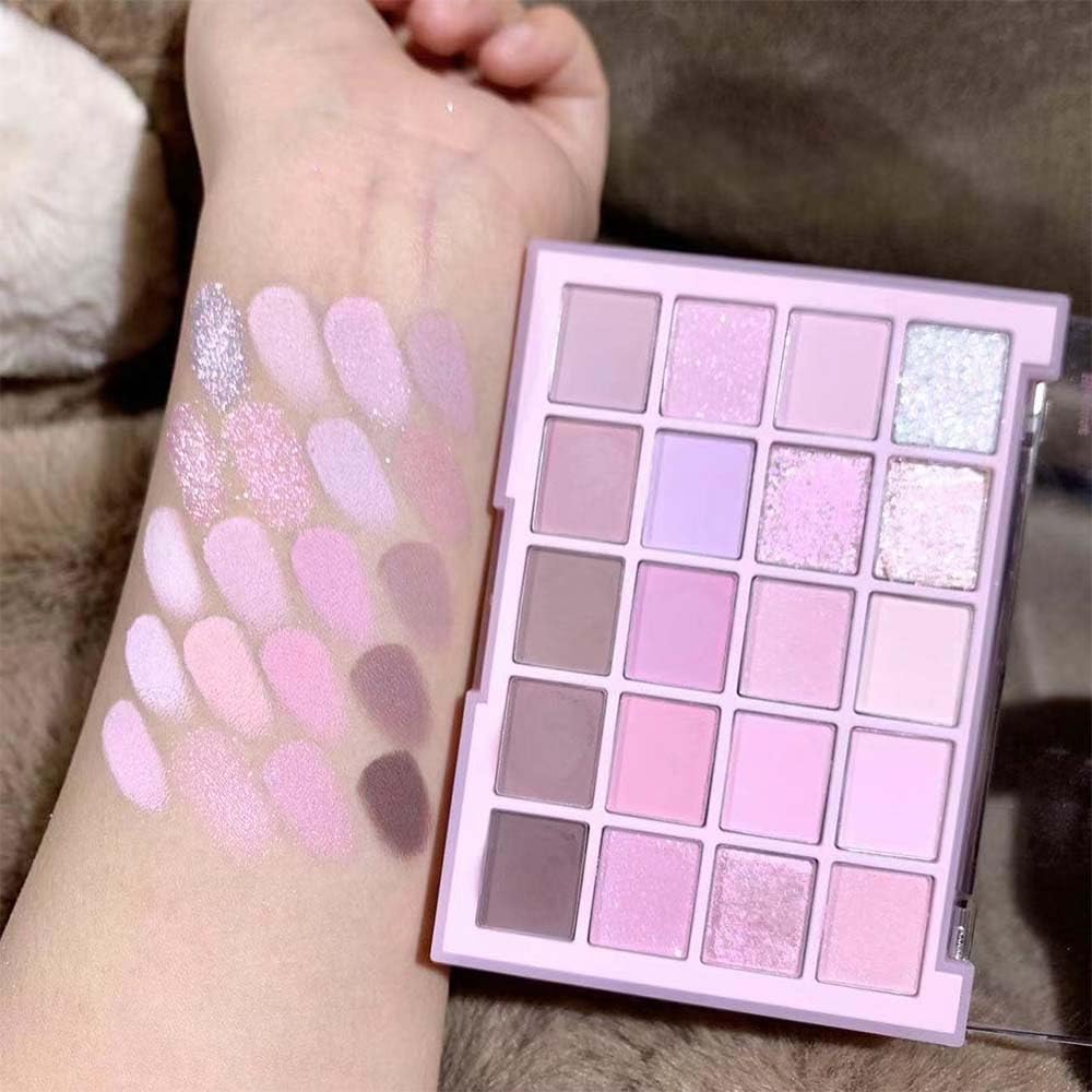 CAKAILA palette enables seamless day-to-night transitions with blendable soft powder.