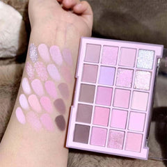 CAKAILA palette enables seamless day-to-night transitions with blendable soft powder.