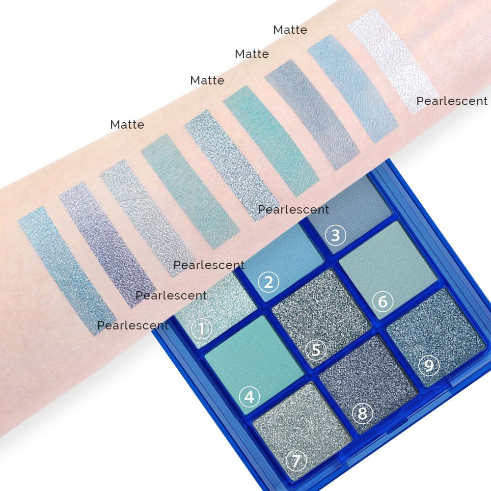 CAKAILA Sapphire Blue Smoky Application Brush aids precise, smooth pigment pickup