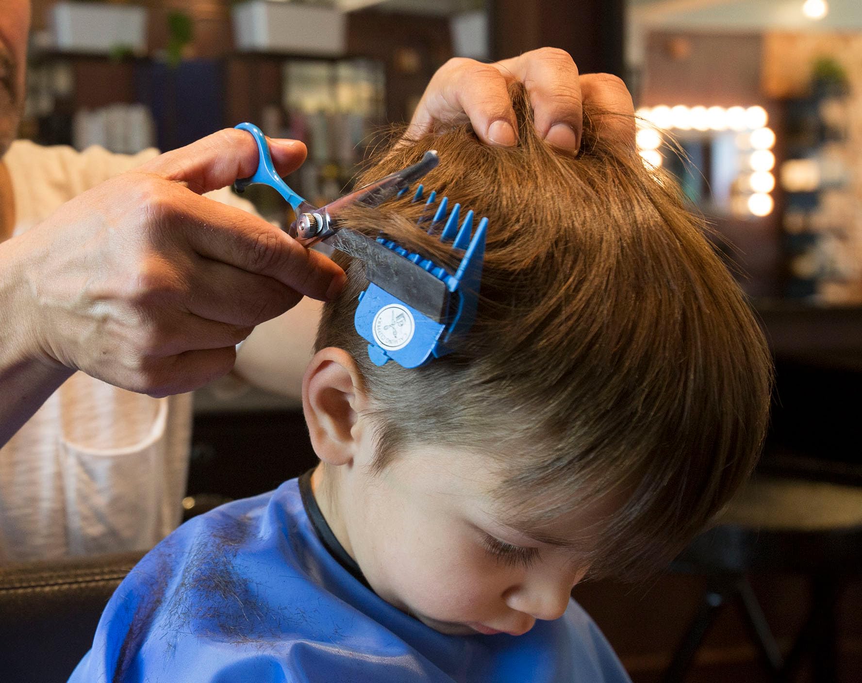 CALMING CLIPPER zero-point-five-to-one-point-five-inch combs aid precise, adjustable length choices.