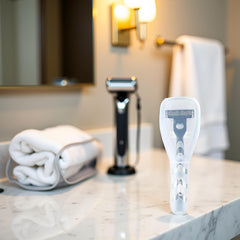 Calsgkspray razor protector case clear lid shows contents at a glance, ideal for packing.
