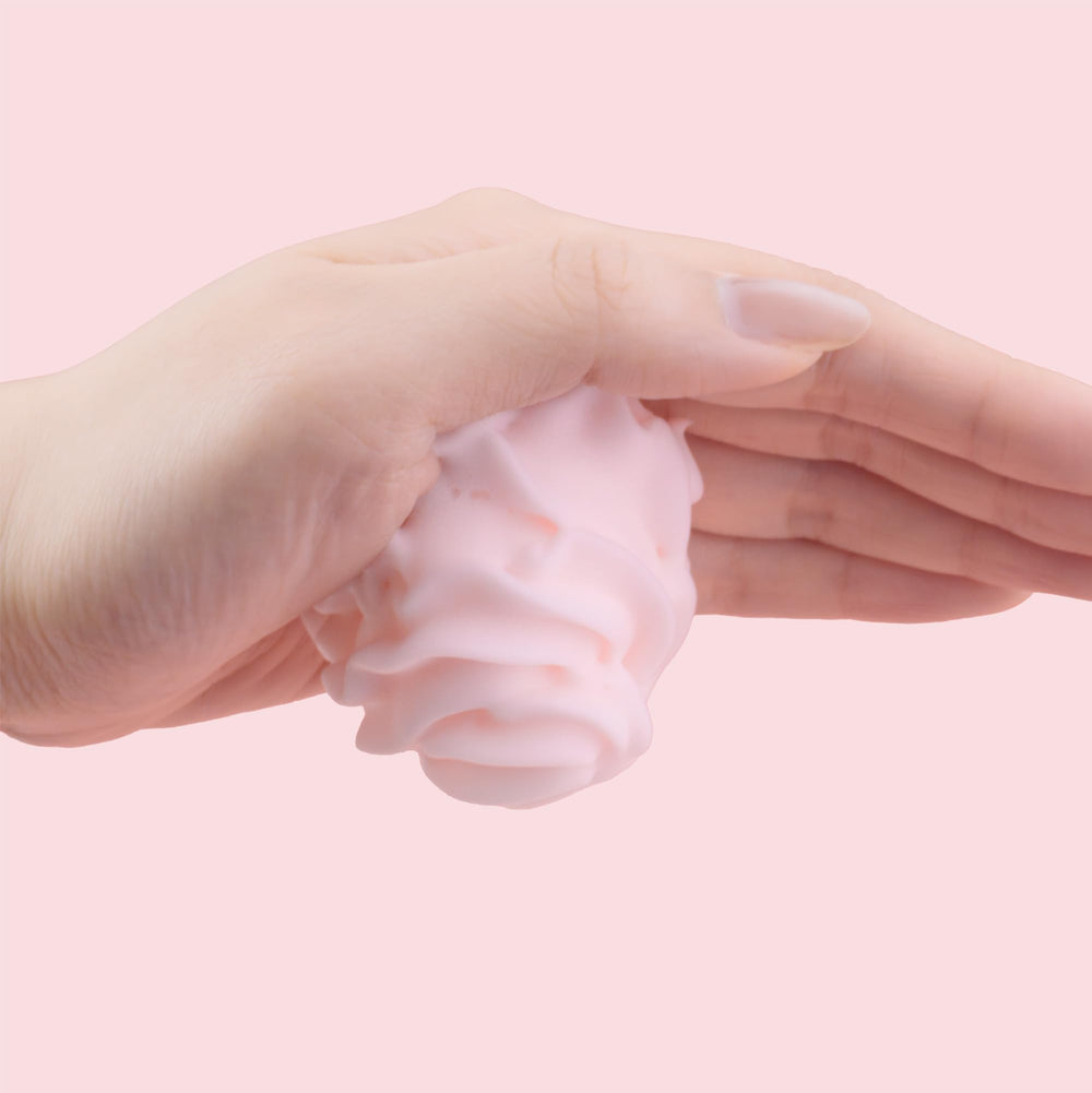 Camillash-in-use-lash-cleanse demonstrates a 30-second salon-grade cleanse at home.