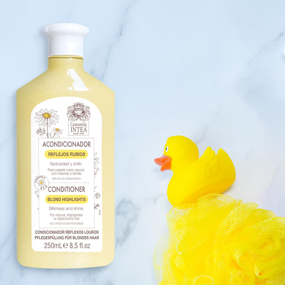 Camomila Intea kit packaging displaying natural chamomile imagery and product trio