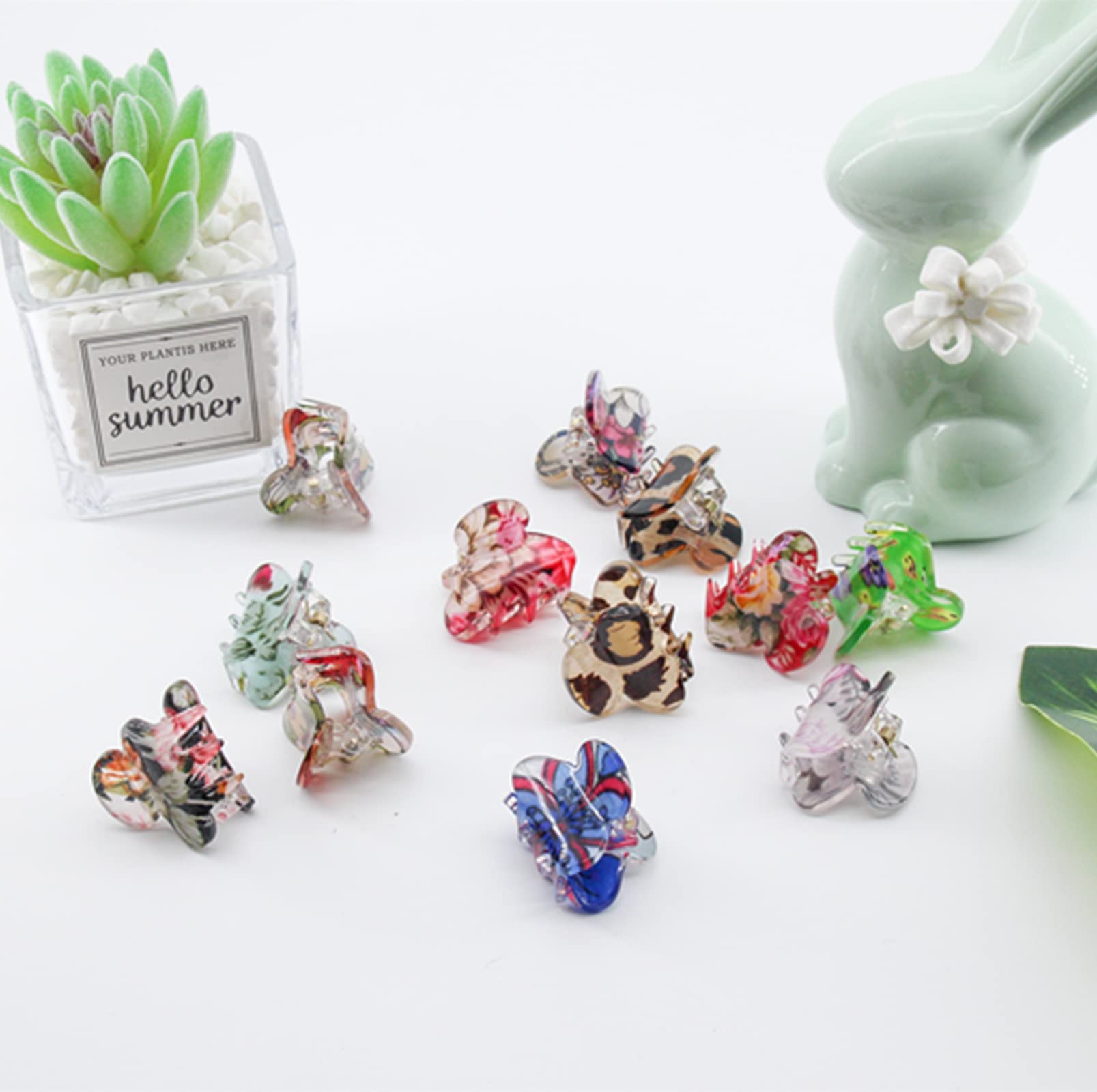 Carede floral clip set adds subtle color to casual ensembles.