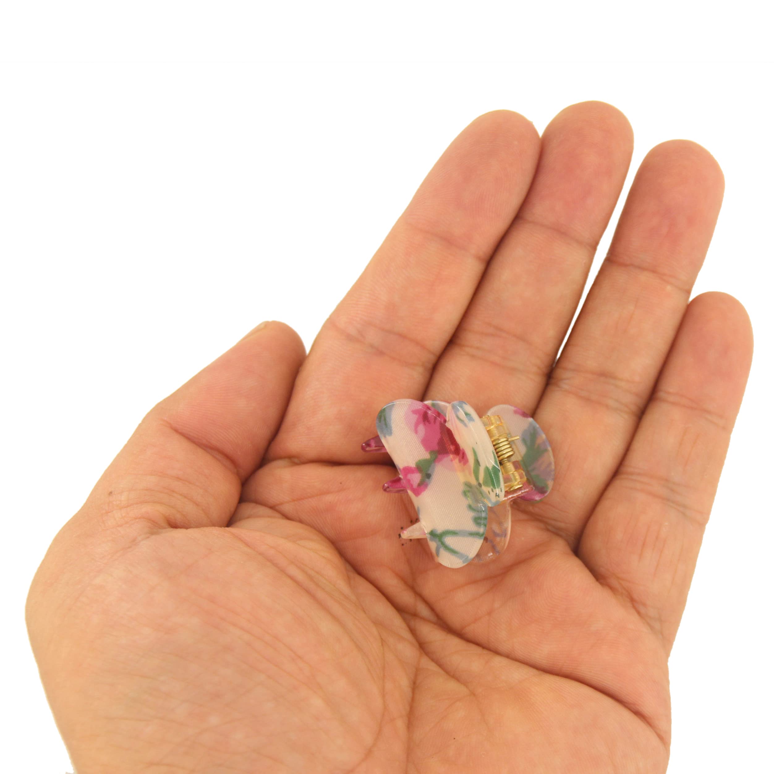 Carede small clip helps secure fine hair for all-day wear.