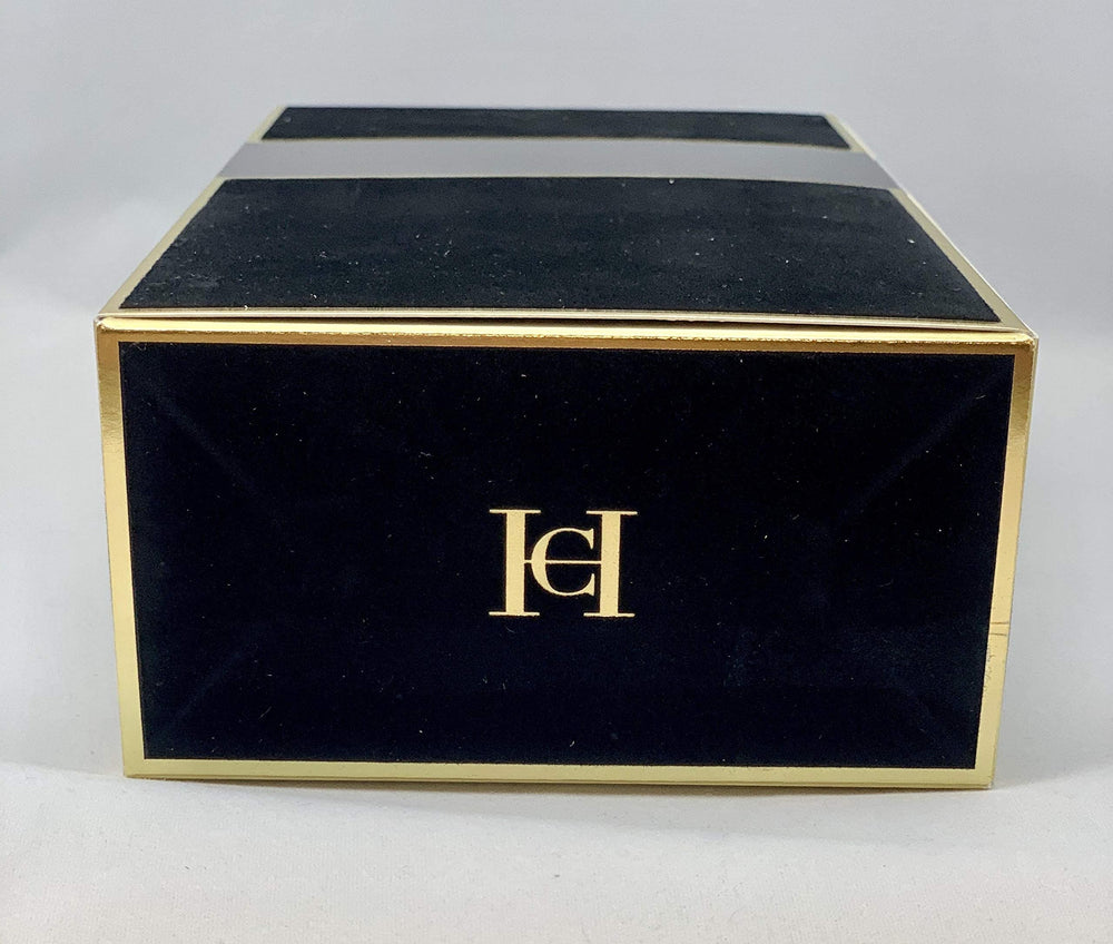 Premium outer box with gold accents, packaging highlights.