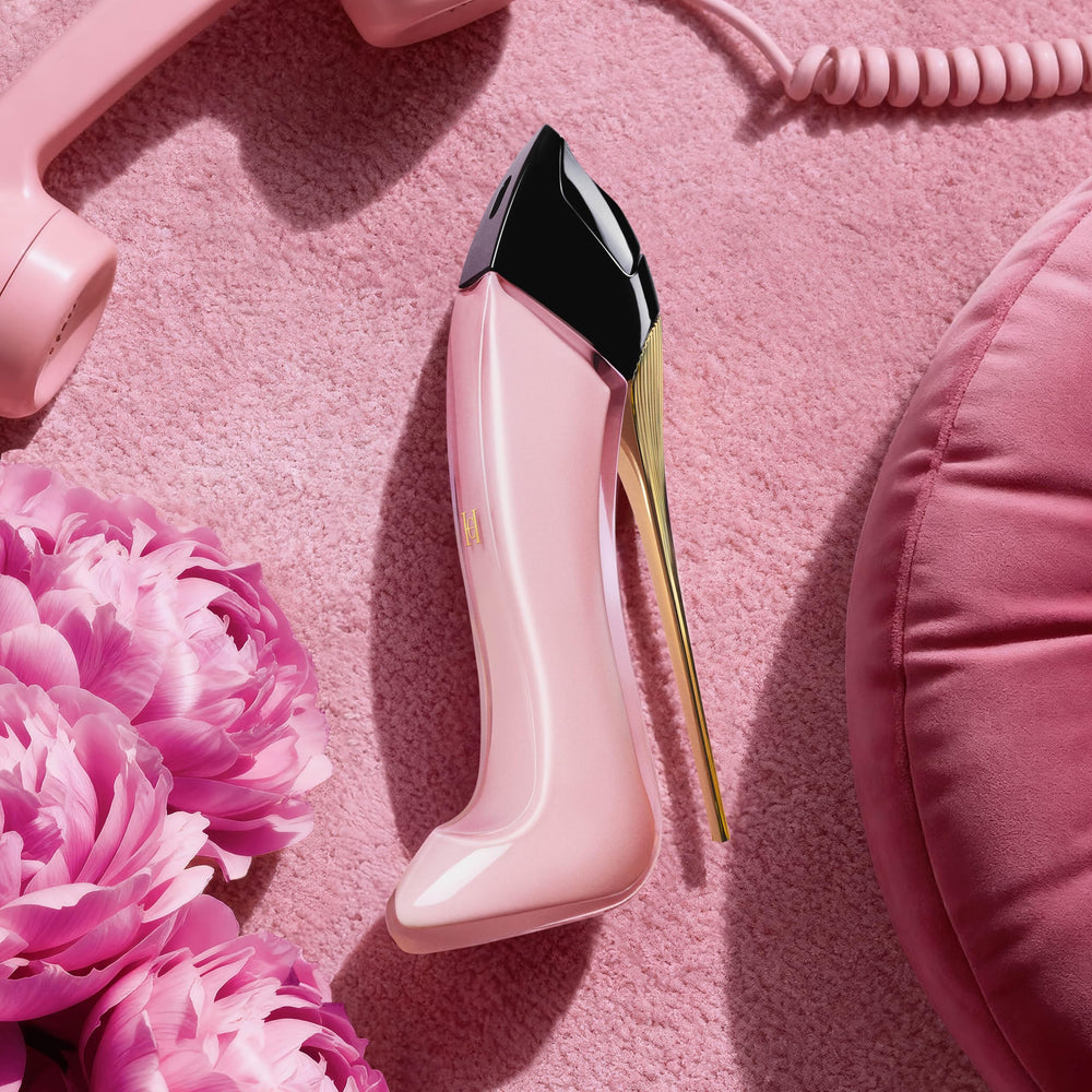 Carolina Herrera Good Girl Blush packaging-box presents a luxurious unboxing experience.