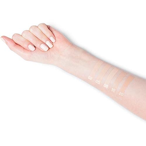 Niacinamide-infused formula supports skin texture and comfortable wear.