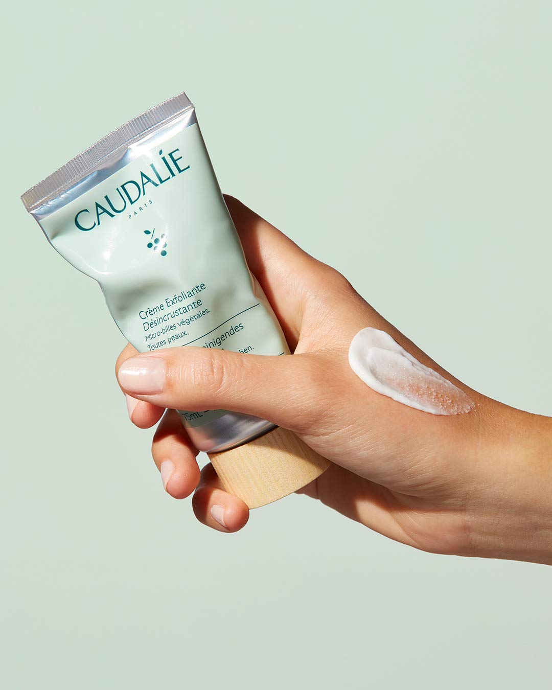 Caudalie Vinoclean Deep Cleansing Exfoliator menthol-sensation close-up highlights refreshing cooling feel