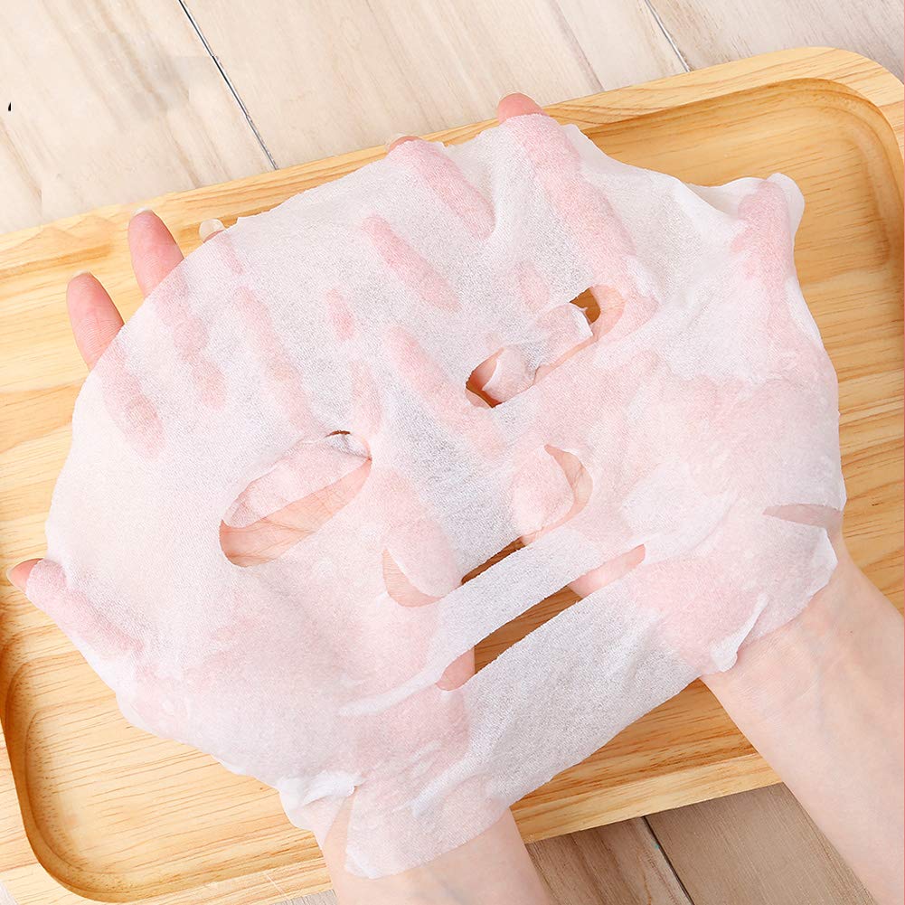Cayanmydery DIY compressed mask soaking in water to expand and absorb nutrients.
