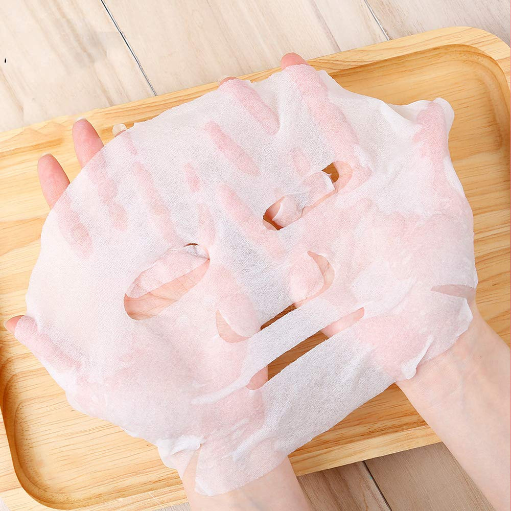Cayanmydery DIY compressed mask soaking in water to expand and absorb nutrients.