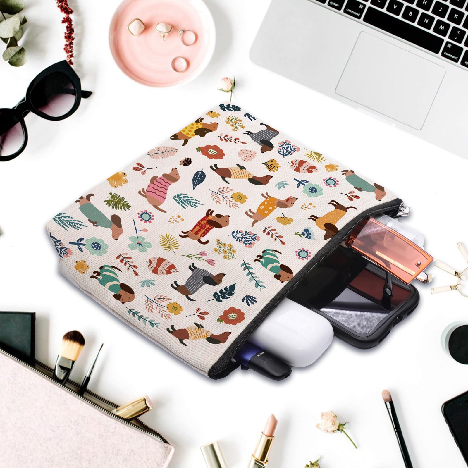 CEASQVAA Dachshund Gifts Makeup Bag material close-up showing durable canvas and zipper