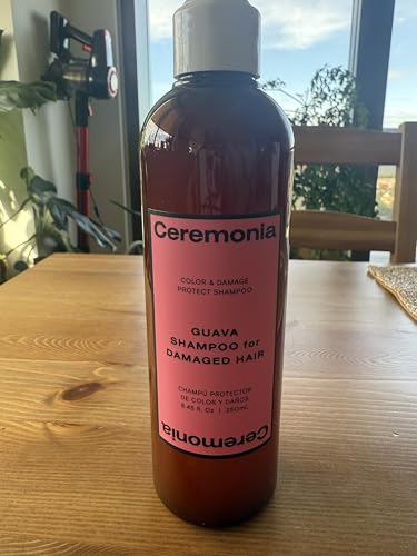 Ceremonia Shampoo lather demonstrates gentle cleansing for hair.