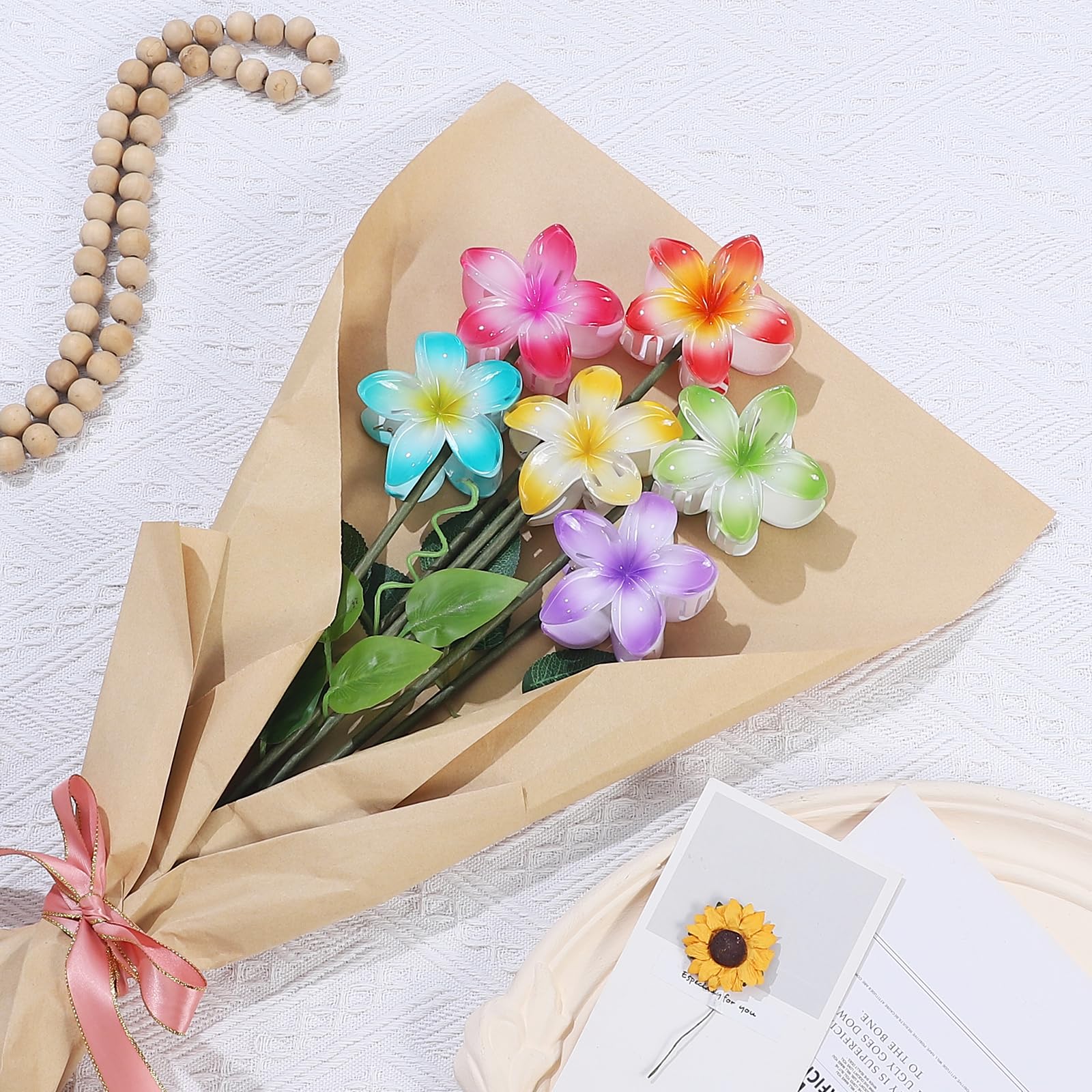 CHANDAT Hawaiian claw clip hibiscus-petal design adds tropical flair and secure hold.