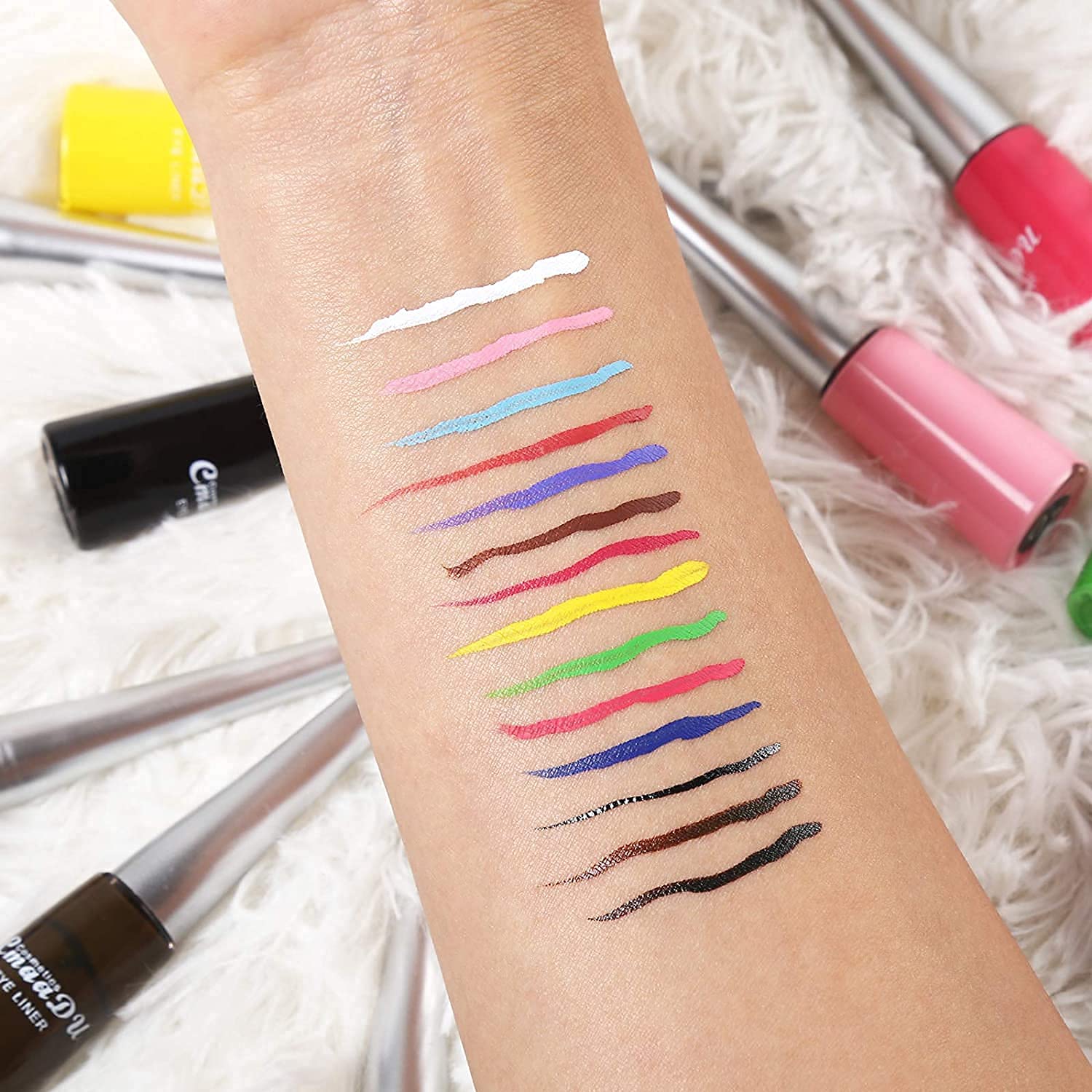 CHARMCODE eyeliner removal with makeup remover leaves clean finish