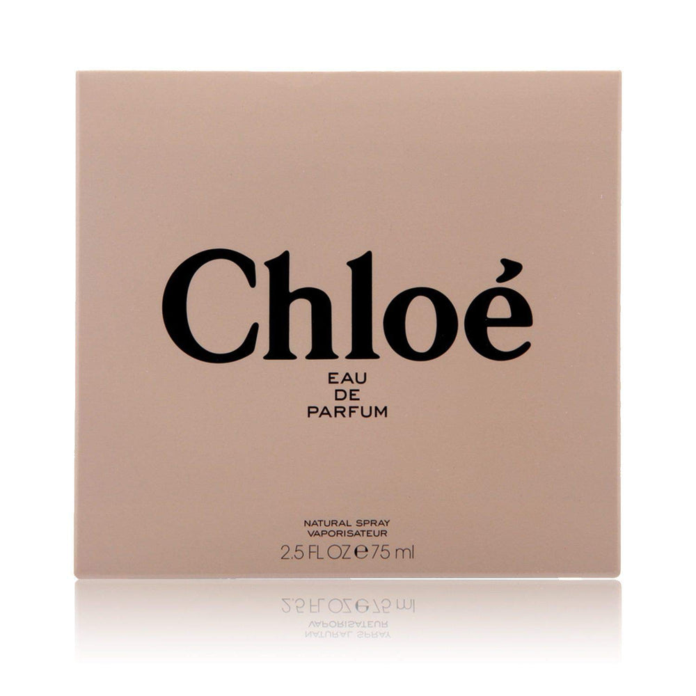 Chloe New EDP flacon detail showcases refined glass and cap.