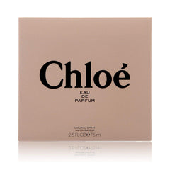 Chloe New EDP flacon detail showcases refined glass and cap.