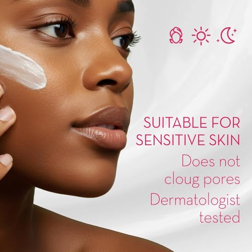 Cicatricure fast-absorbing non-greasy formula on skin