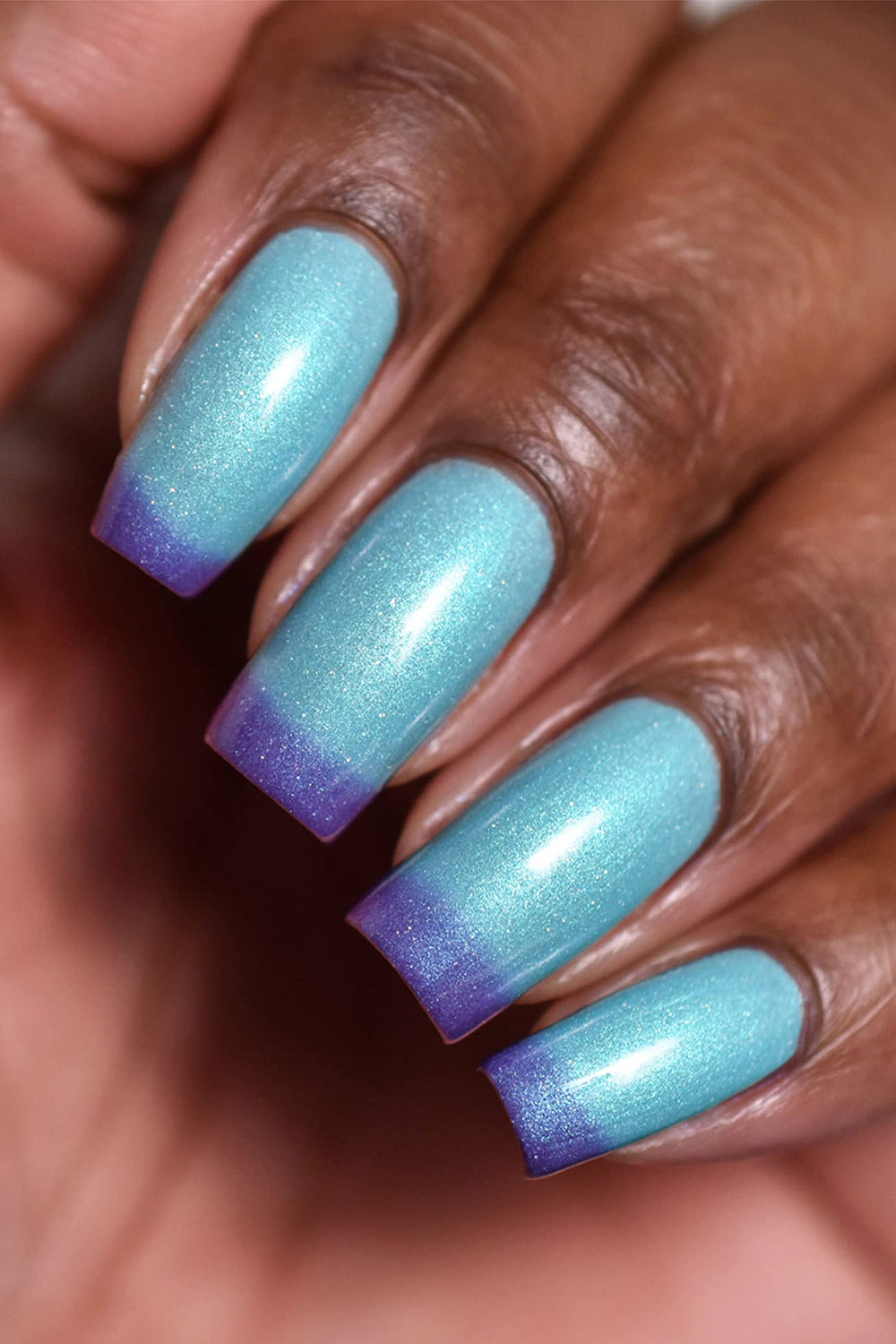 Cirque Colors Luna cold-violet state demonstrates temperature reaction in daylight conditions.