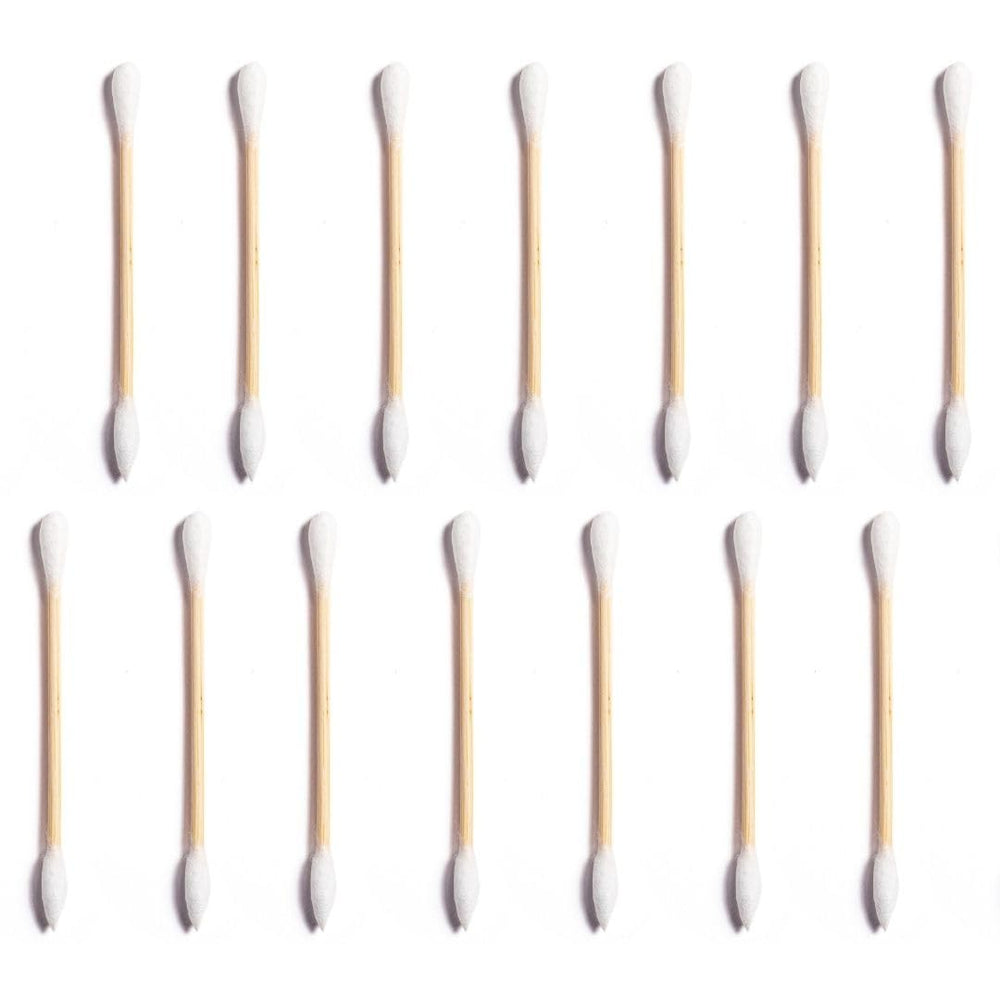 Clean Skin Club Clean Swabs perfect for makeup touch-ups and skincare routines.