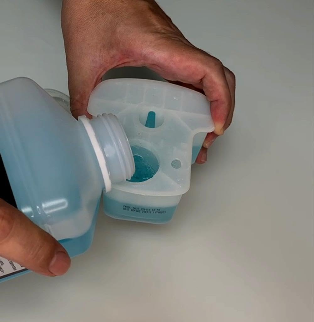 Cleanu manual blade-cleaning use case shows safe, residue-free cleaning on non-electronic surfaces.