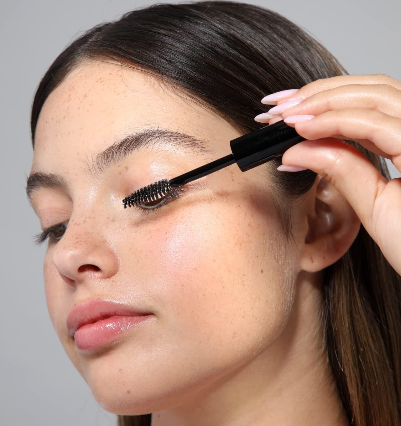 Cliganic Castor Oil cold-pressed process close-up highlights organic, single-ingredient purity