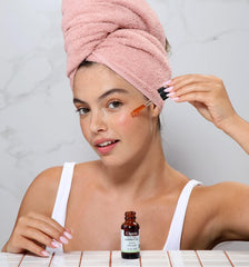 Cliganic Vitamin E Oil dropper closeup for easy application