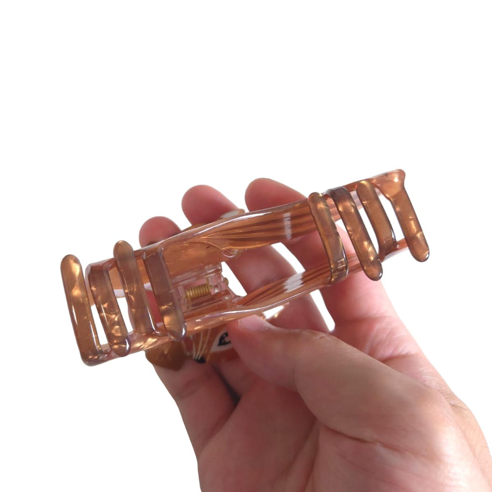 Clip Sugar makeup-friendly hair clip ideal for makeup routines and light styling.
