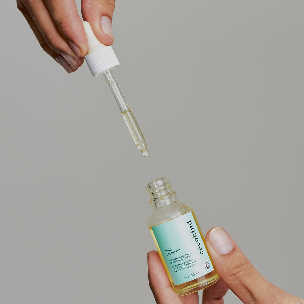 Cocokind Organic Chia Facial Oil chamomile-infused image highlighting soothing relief and antioxidant protection.