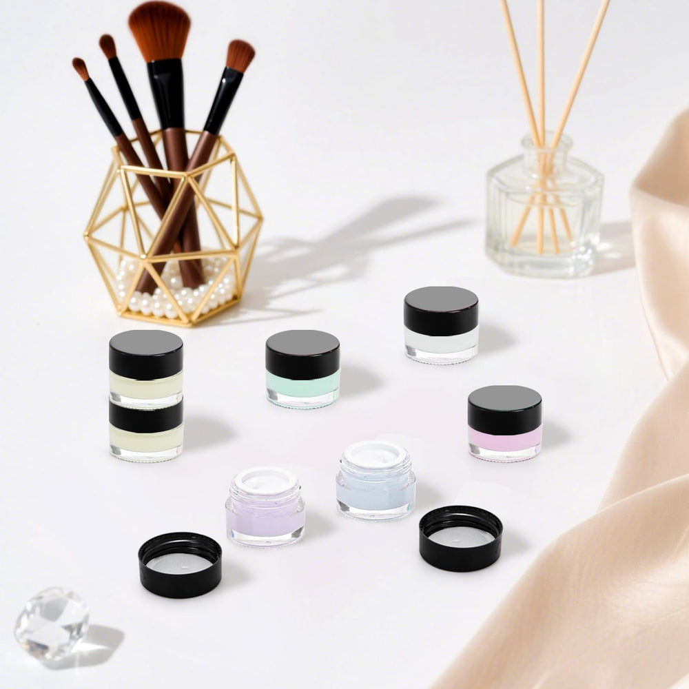 Coloch small-capacity jars suitable for fragrance samples.