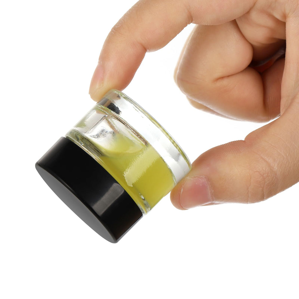 Coloch stable-base mini jar reduces tipping during transit and use.