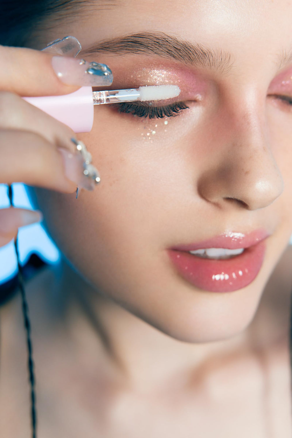 COLORGRAM Milk Bling Shadow 01 different-sized pearls swirl shows multidimensional sparkle and depth