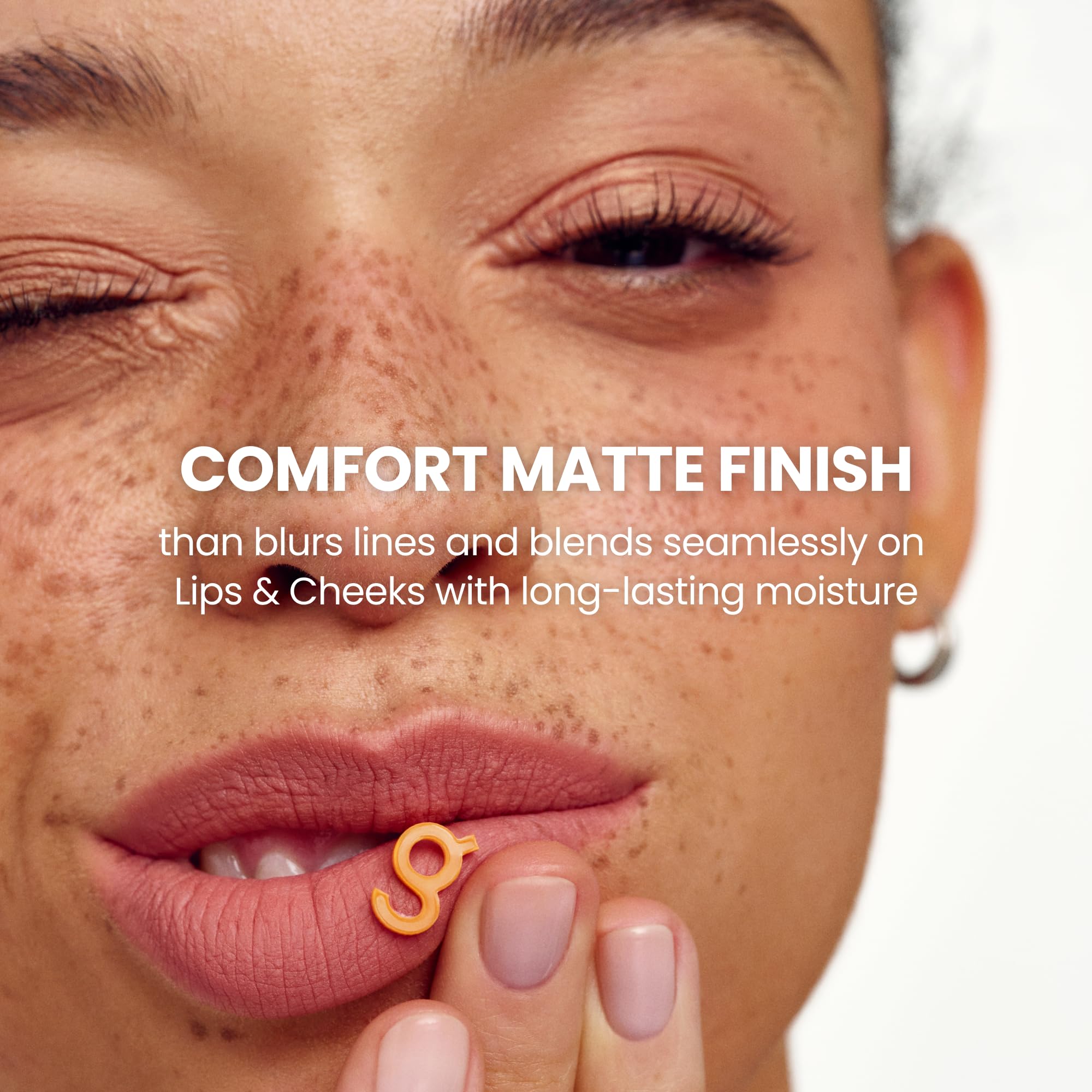 COLORGRAM Nude Blur Tint Romantic Coral close-up texture reveals velvety matte finish.