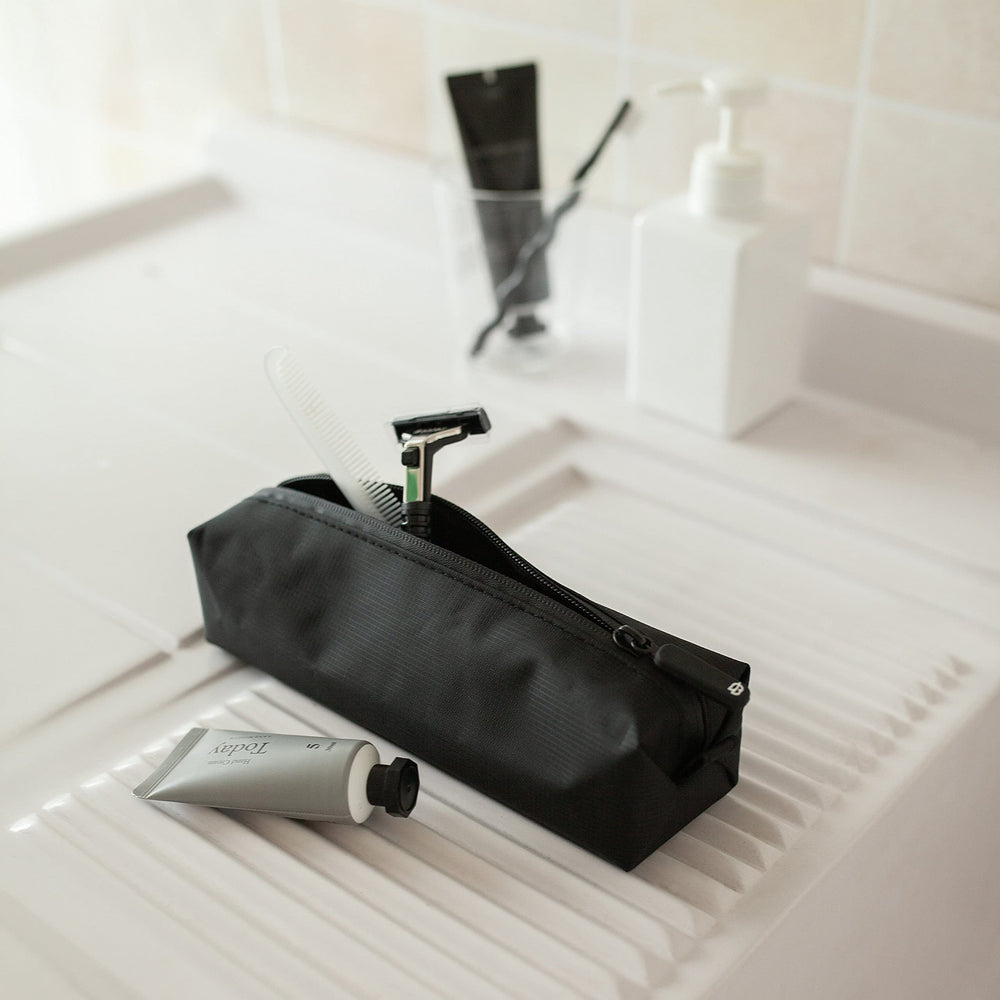 Comfyable rectangular Dopp bag with longer length for longer items.