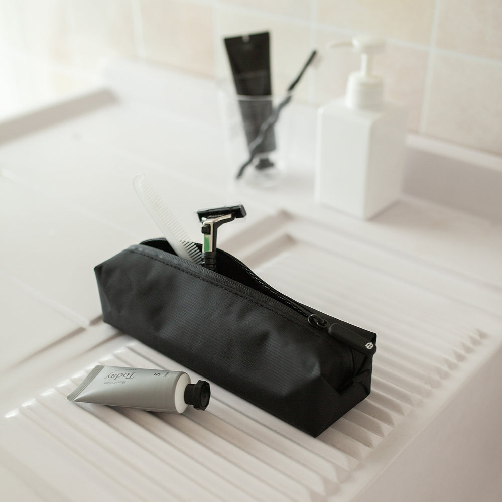 Comfyable travel-ready bag suitable for electronics, gym gear and toiletries.