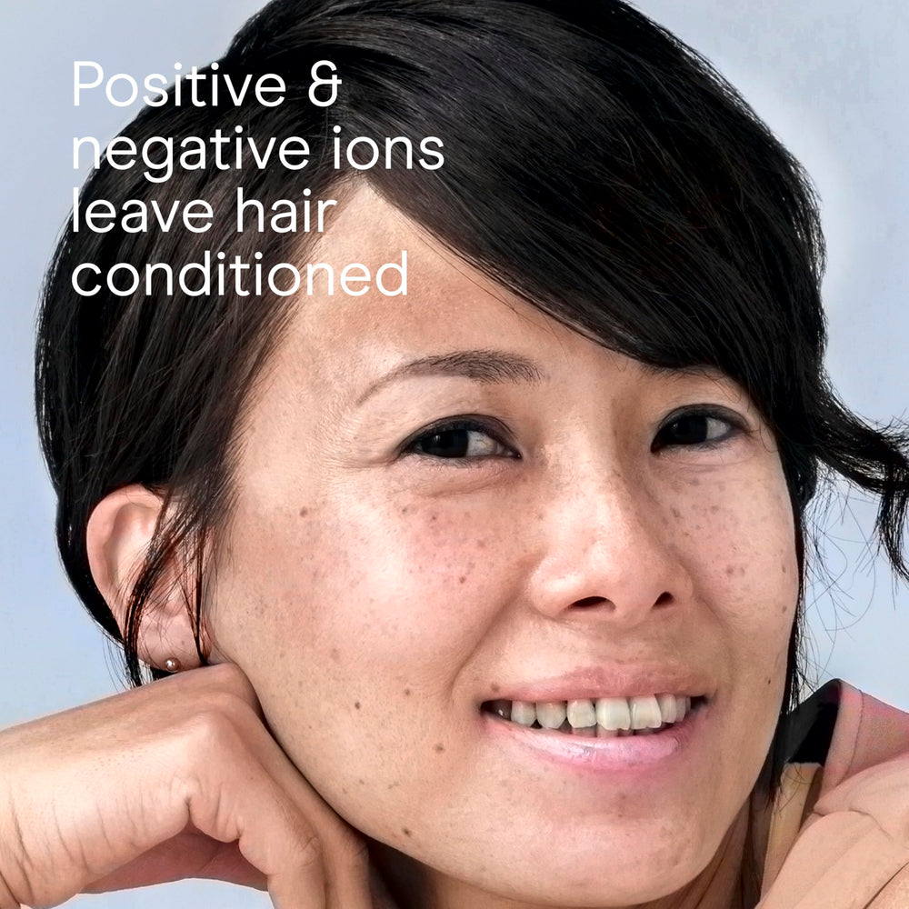 Conair SmoothWrap concentrator attachment for sleek, frizz-free finishes.