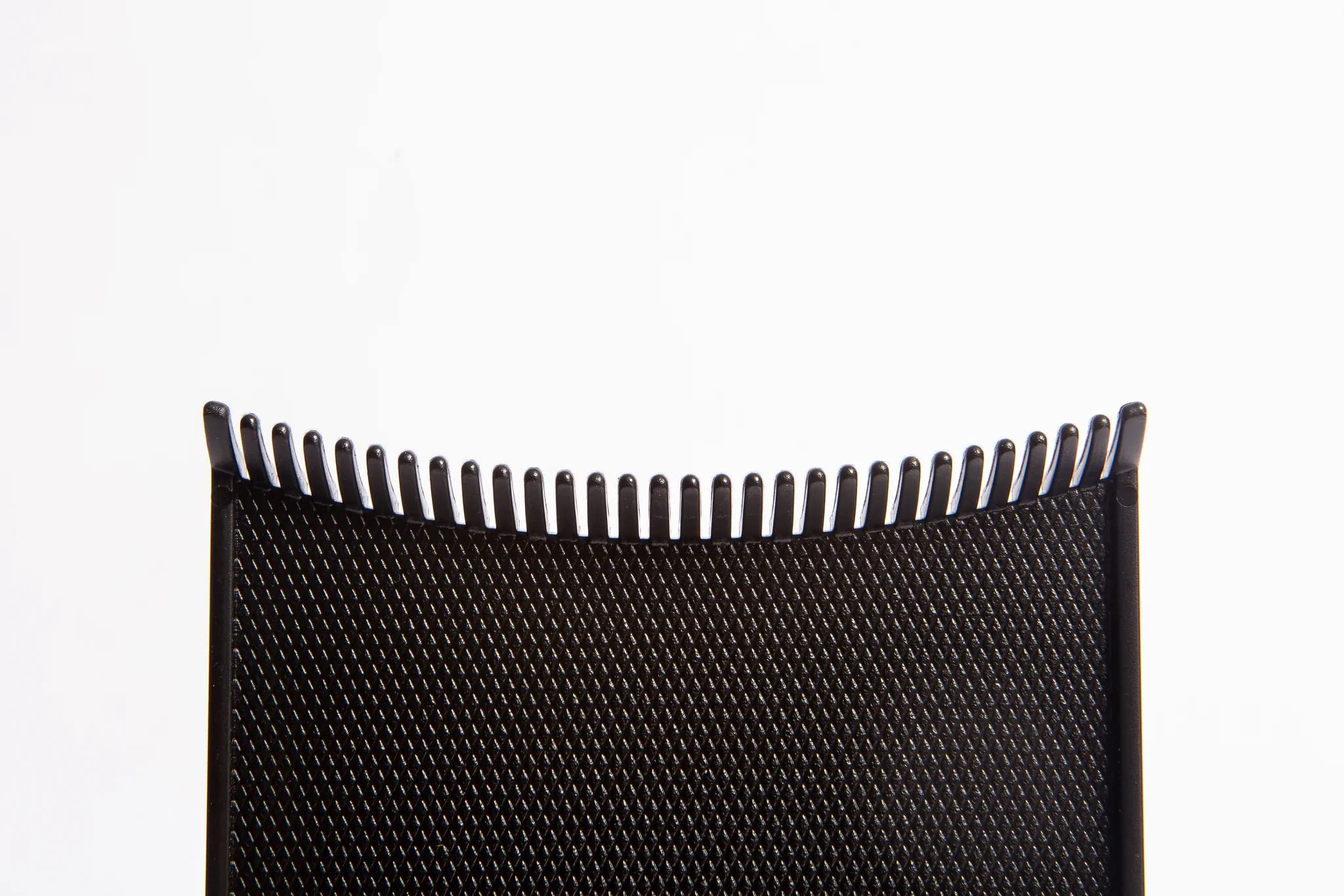 Cooboard sturdy base provides stability for long hair coloring without tugging.