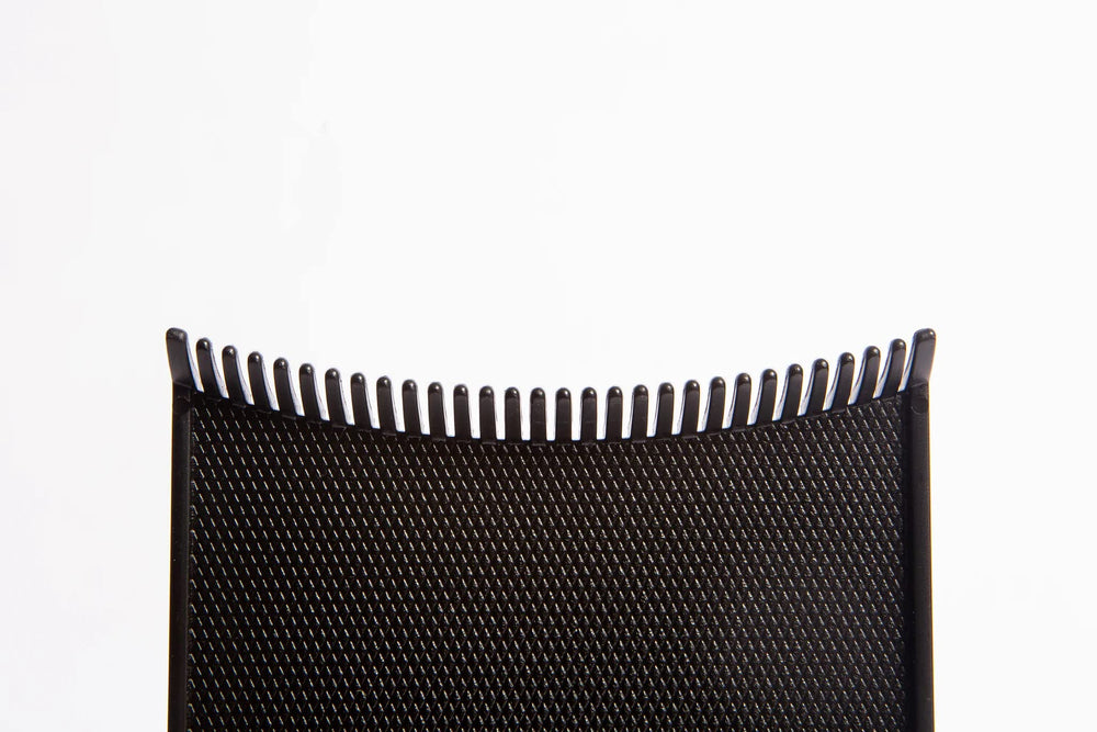 Cooboard sturdy base provides stability for long hair coloring without tugging.