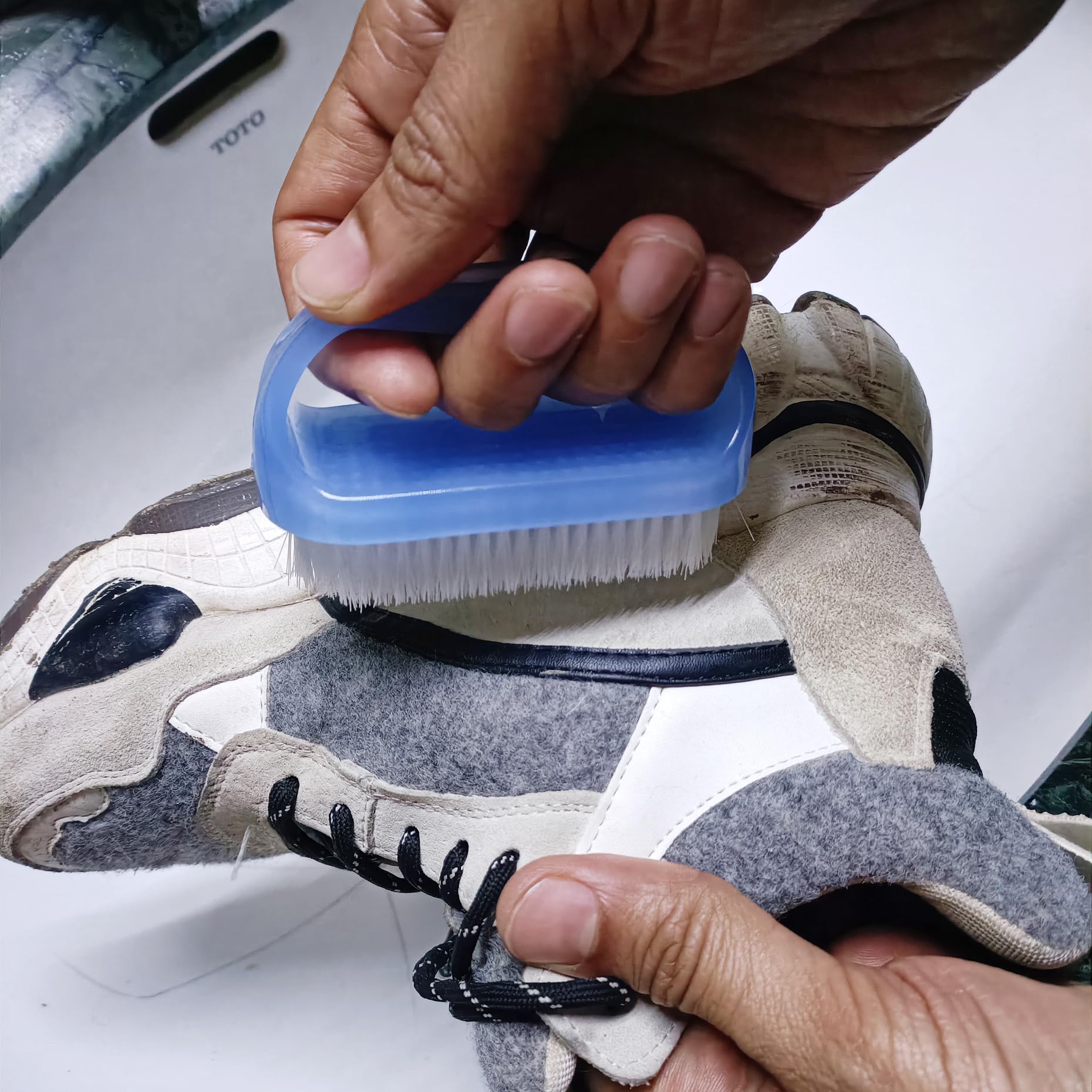 Coralpearl Nail Brush Travel-Friendly Case for on-the-go maintenance.
