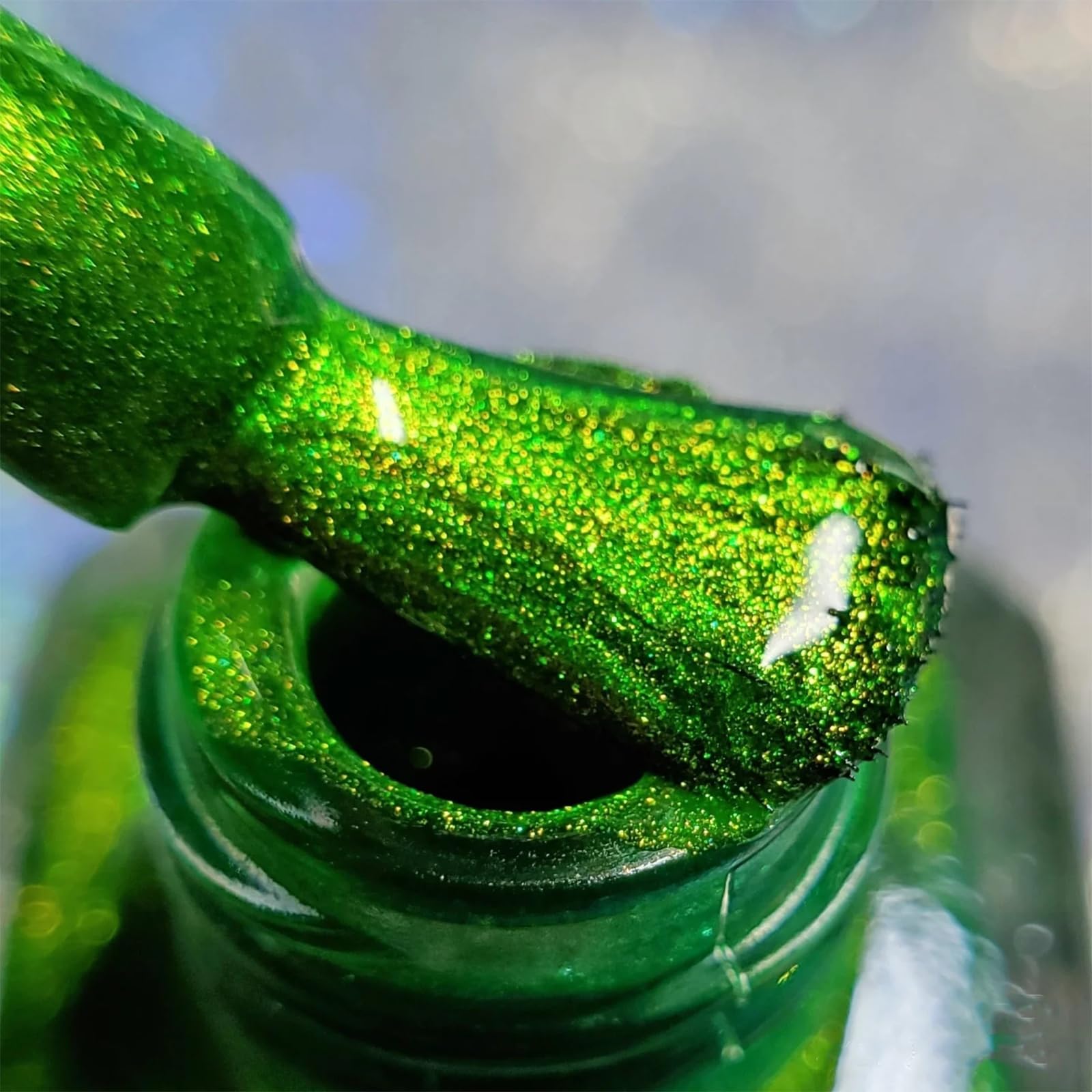COSMOO Green Nail Polish application brush enables smooth coating