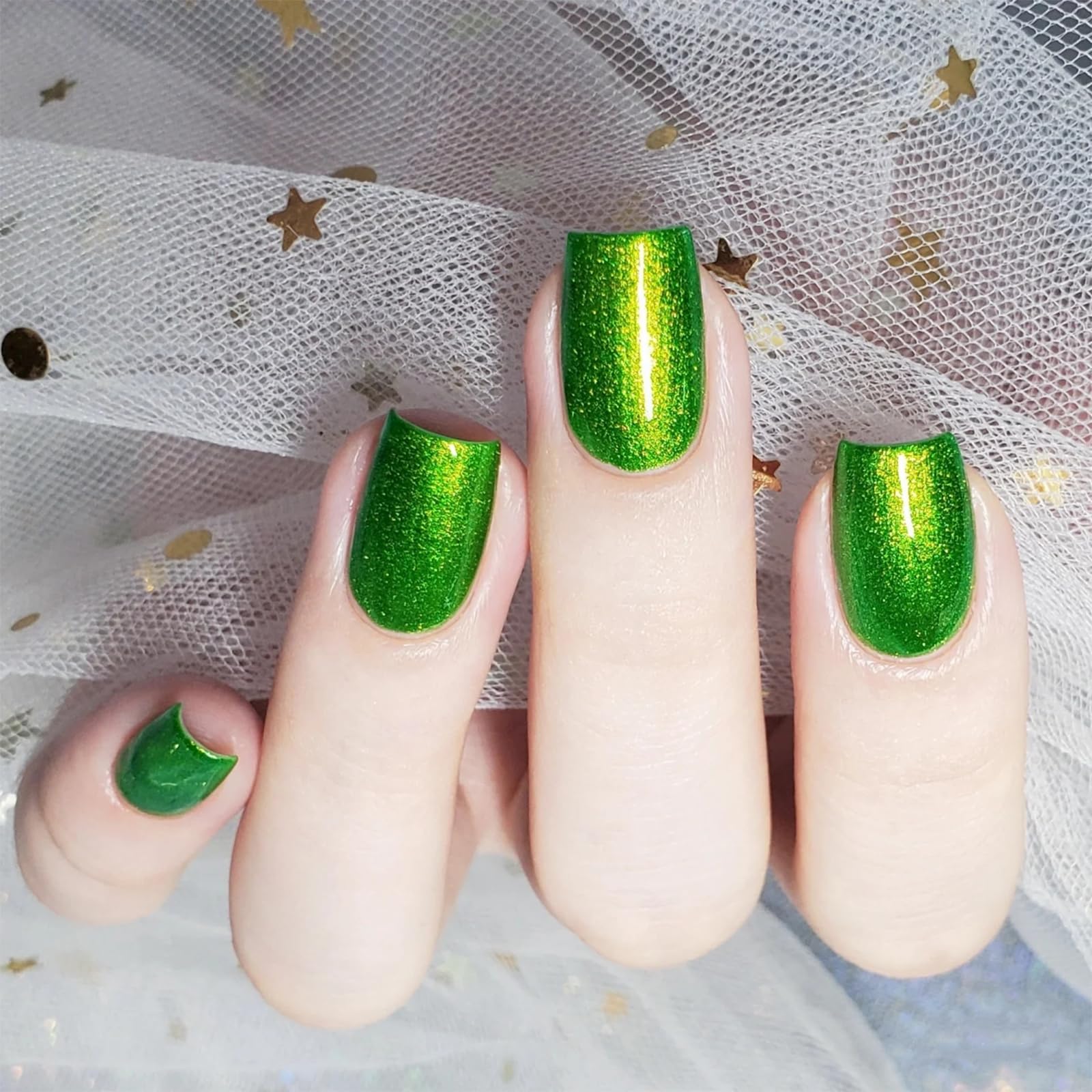 COSMOO Green Nail Polish bottle shine highlights glossy shimmer