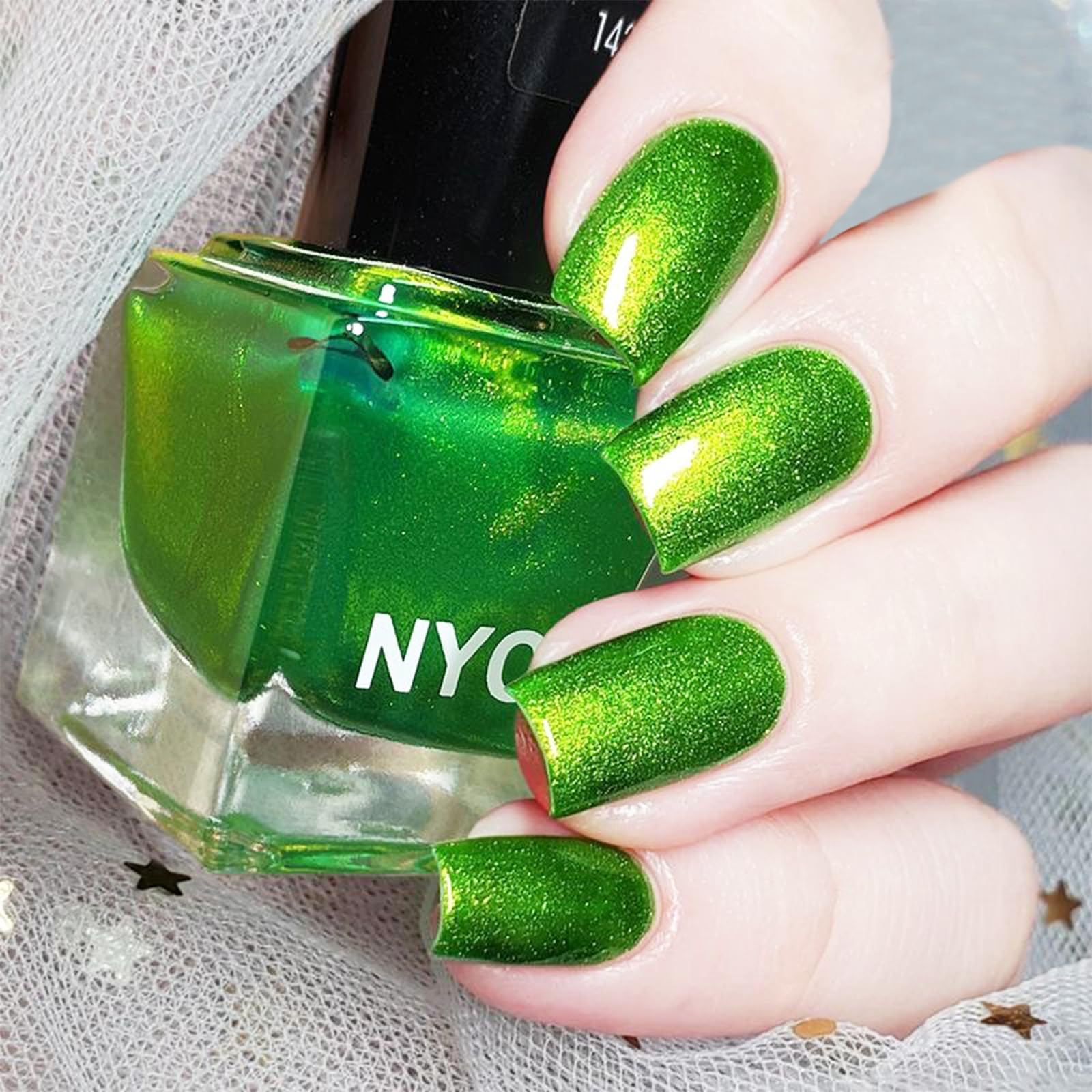COSMOO Green Nail Polish holiday look displays festive shimmering green