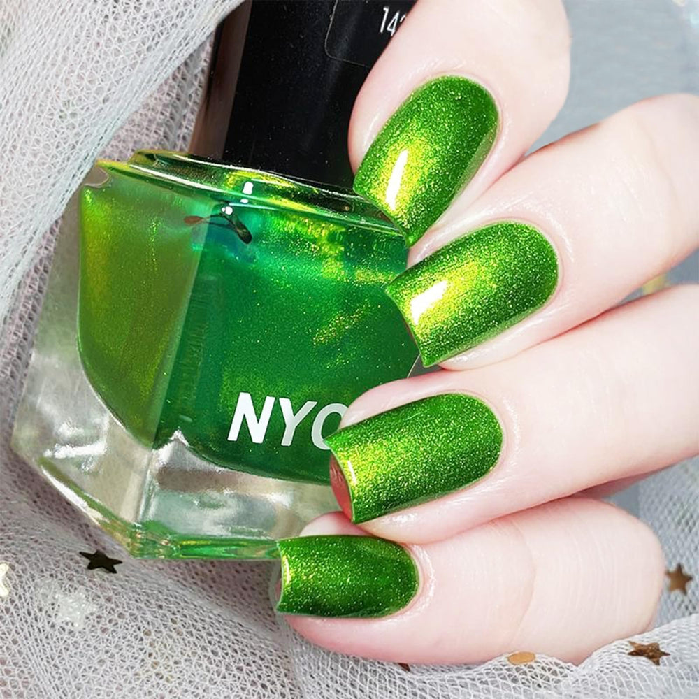 COSMOO Green Nail Polish holiday look displays festive shimmering green