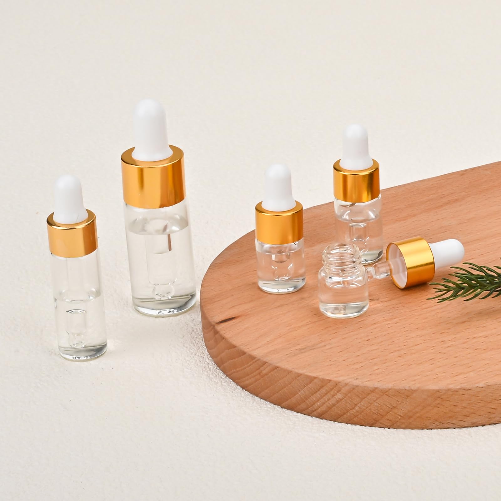 COTOM included pipettes enable precise liquid dispensing.