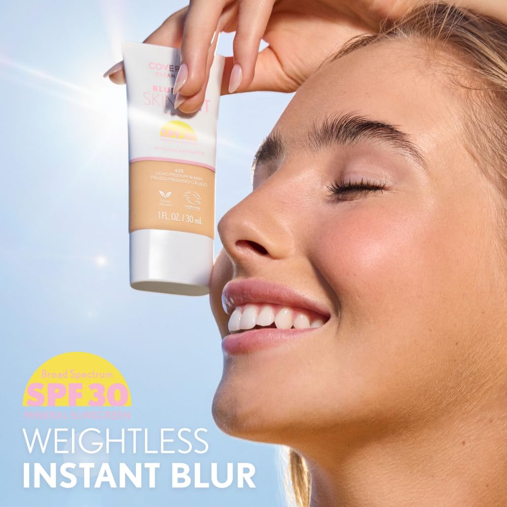 Acabado suave mate que difumina poros con COVERGIRL Blurring Skin Tint