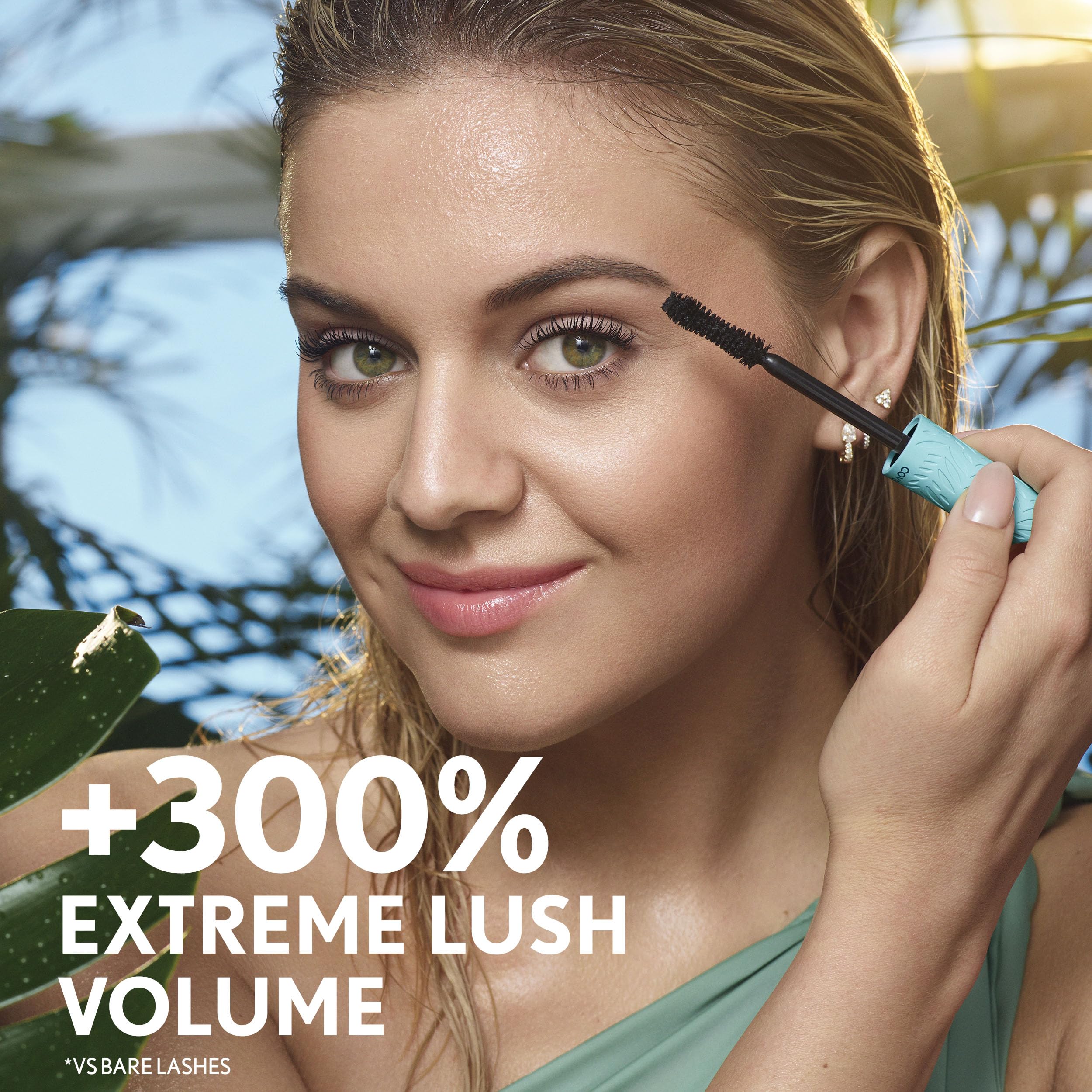 COVERGIRL Lash Blast Cleantopia gleaming lashes ready for all-day drama