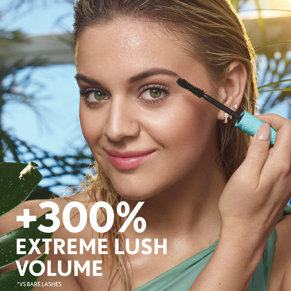 COVERGIRL Lash Blast Cleantopia gleaming lashes ready for all-day drama