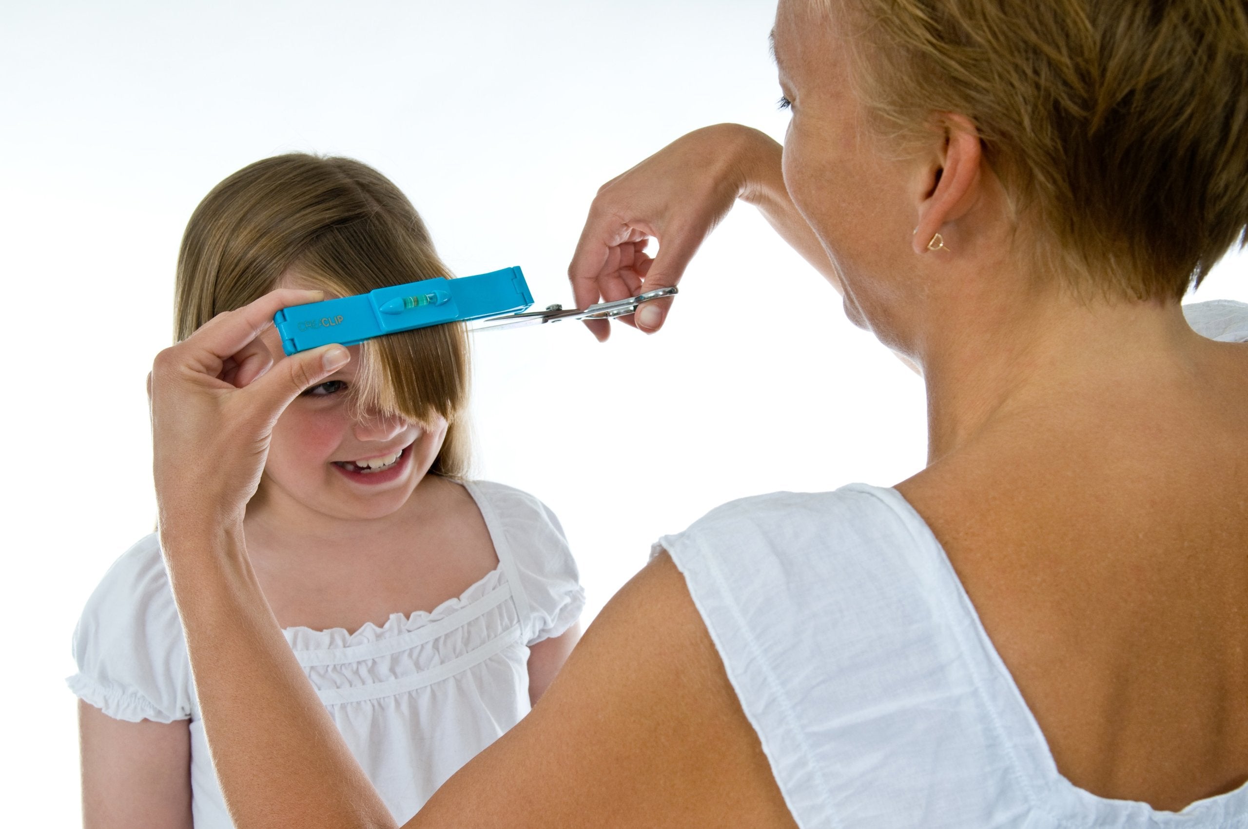 CreaClip bangs-cutting-guide image demonstrates easy, consistent fringe results.