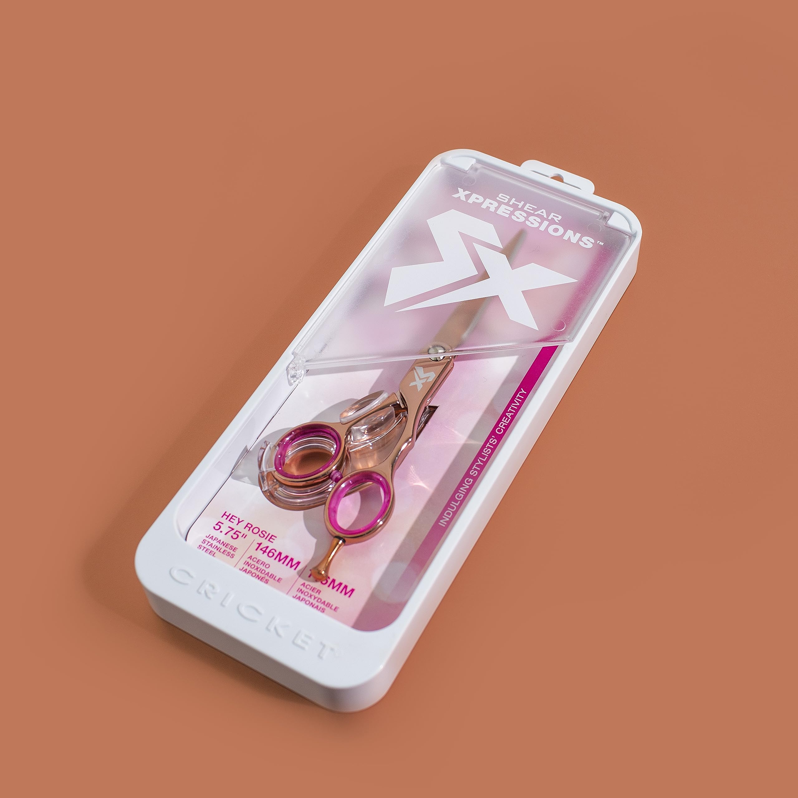 Cricket Xpressions ergonomic handle in rose gold reduces hand fatigue.